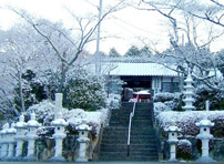 雪の毘沙門天入口